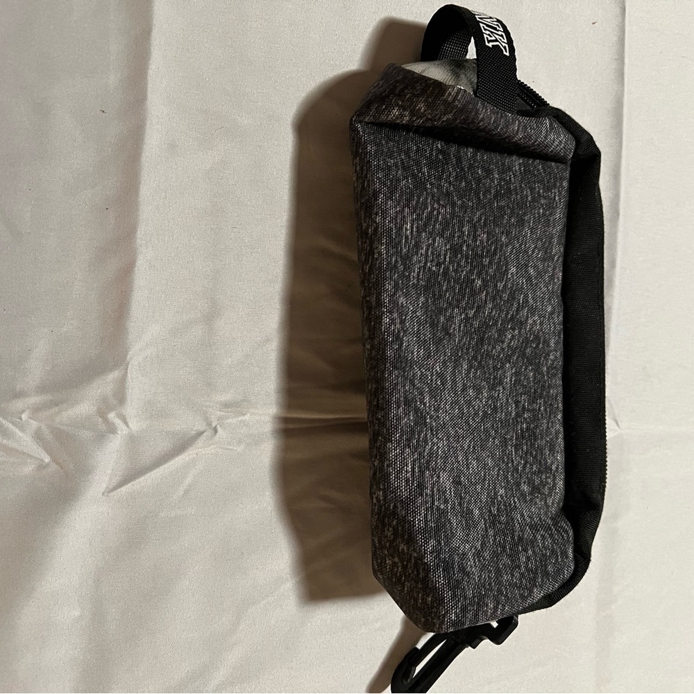 PINK & Mario Badescu Makeup Toiletry Bags - Picture 6 of 9